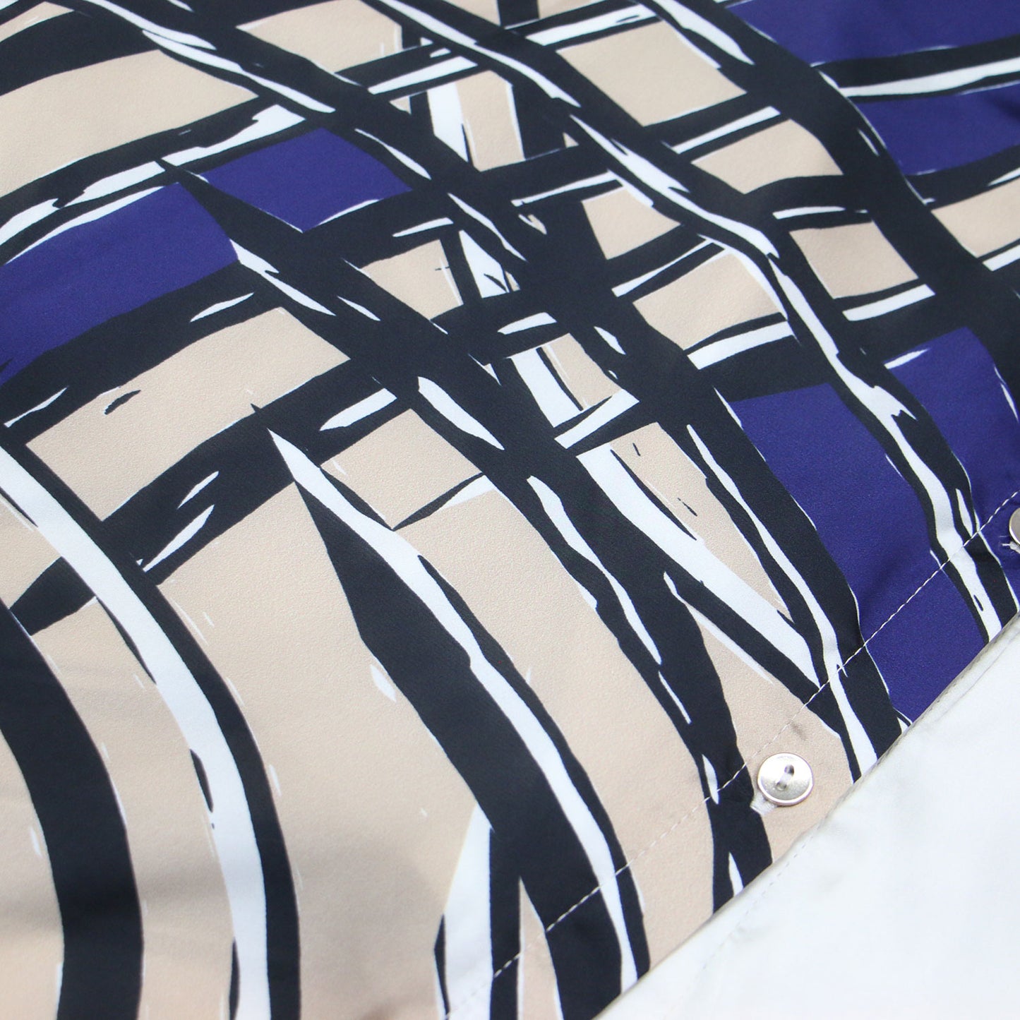 幾何学柄 ロング シャツワンピース / 7分袖 フレア 総柄 プリント サテン