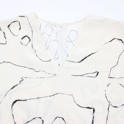 25春夏 グラフィック プリント Vネック ブラウス / Ulrike pullover プルオーバー キャップスリーブ シルク