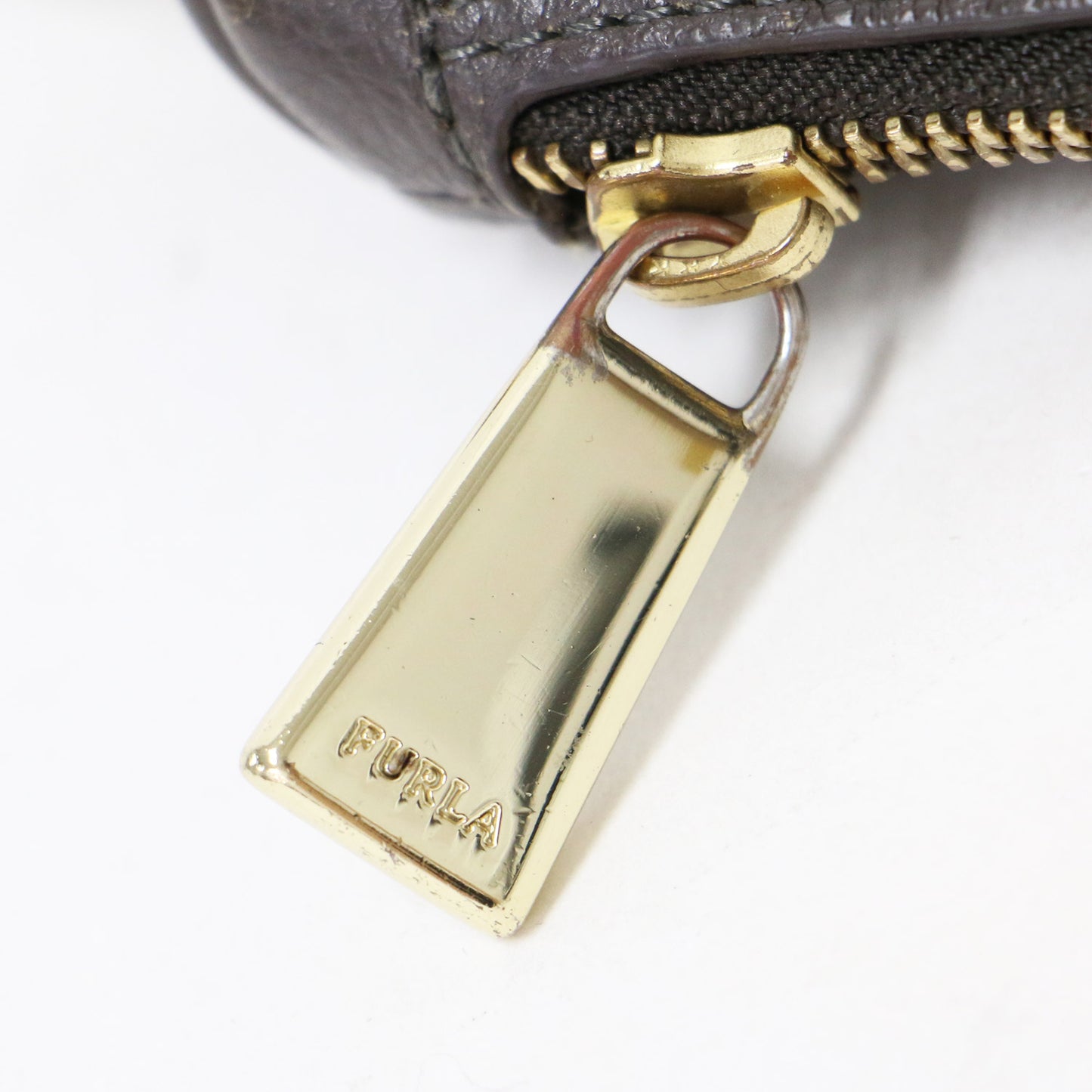 レザー ショルダーバッグ / クロスボディ 肩掛け 2WAY 半円型 ファスナー