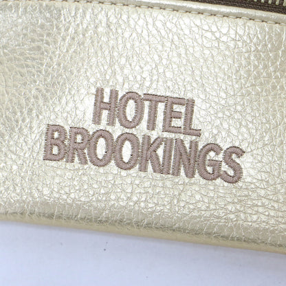 × FRAMeWORK 別注 25春夏 チャーム付き ポーチ / MOTEL CHARM カラビナ ロゴ 刺繍 メタリック レザー