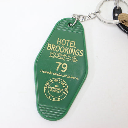 × FRAMeWORK 別注 25春夏 チャーム付き ポーチ / MOTEL CHARM カラビナ ロゴ 刺繍 メタリック レザー