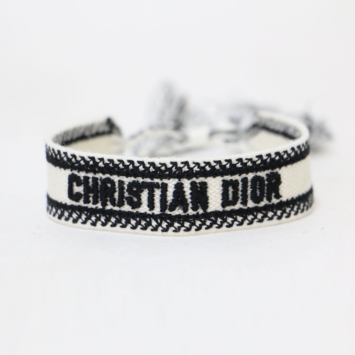 ロゴ 刺繍 ファブリック ブレスレット 2点セット / ミサンガ ウィービングブレスレット タッセル