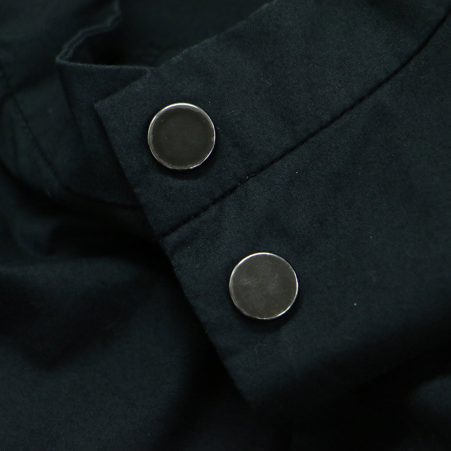 ハイネック Aライン ワンピース / ドレス 半袖 ロング丈 フレア メタルボタン コットン