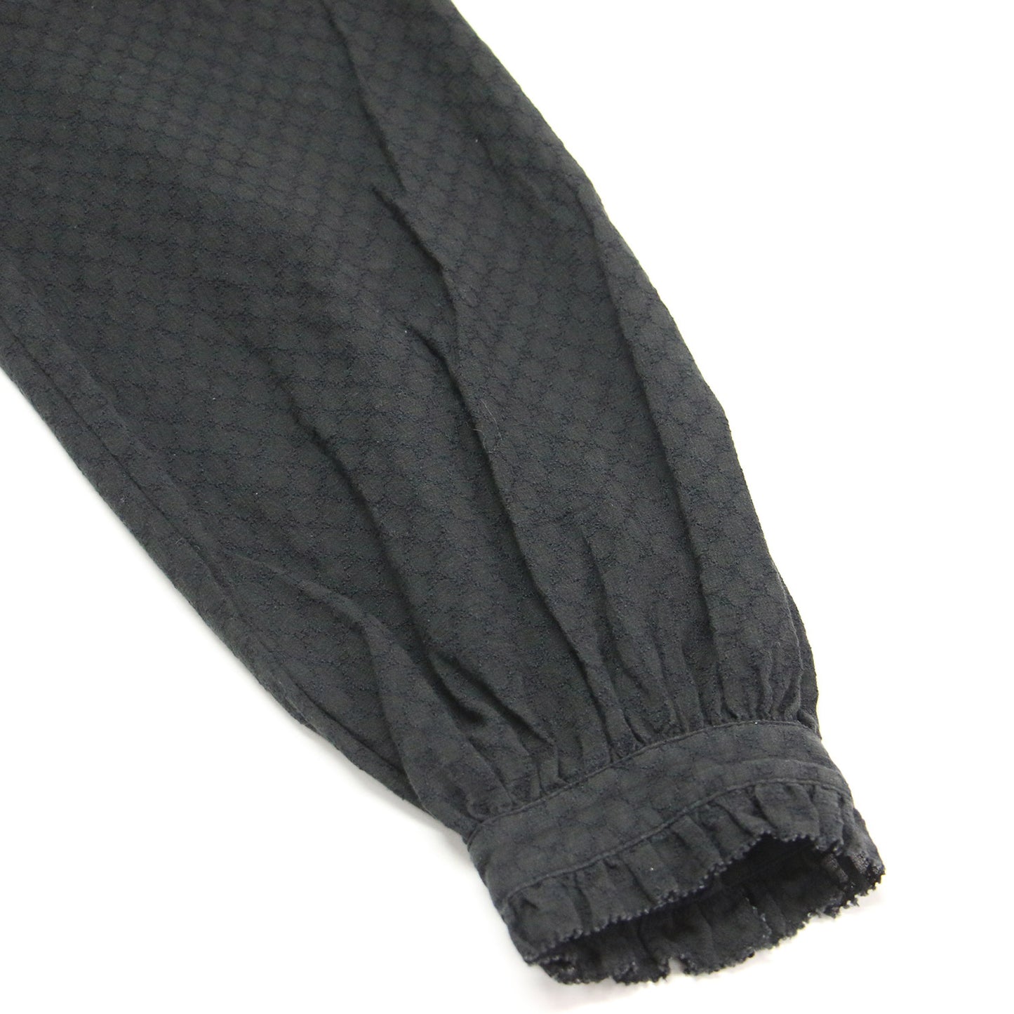 23秋冬 コットンガーゼ エンブロイダリー バックボウタイ ブラウス / プルオーバー スタンドネック ギャザー リボン モノグラム調