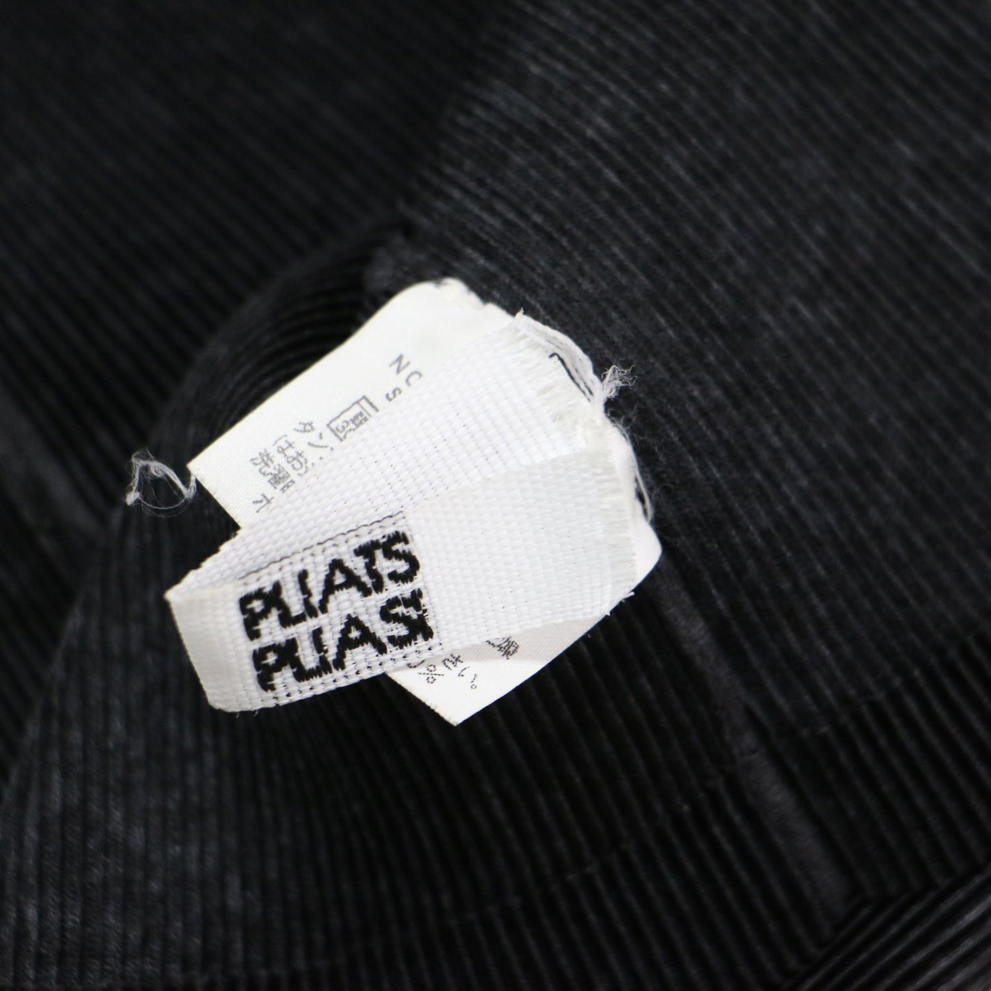 ハイネック プリーツ カットソー / プルオーバー 半袖 ボトルネック コンパクト