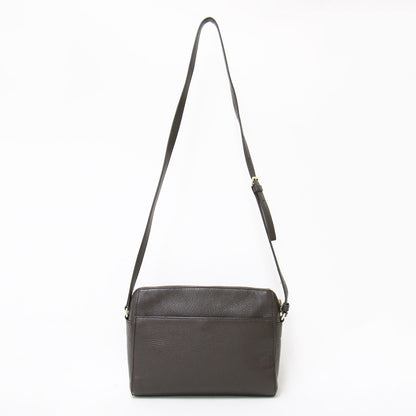 シュリンクレザー ショルダーバッグ / iris ポシェット クロスボディ 肩掛け メタルロゴ 牛革