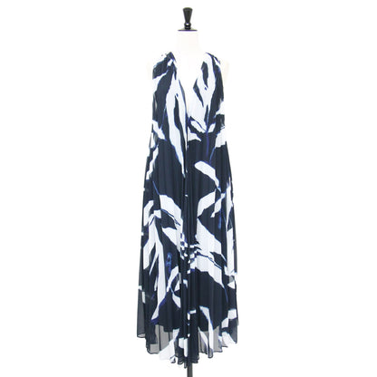 Odetta プリーツ マキシ ドレス / ワンピース ロング Vネック ノースリーブ 総柄 プリント