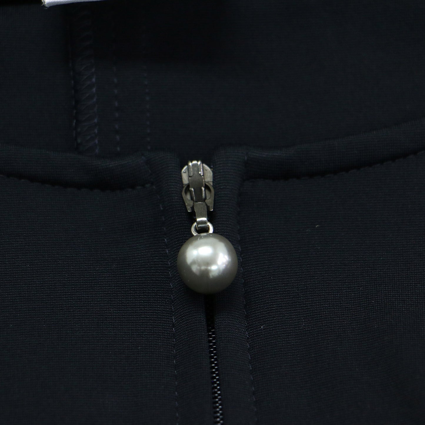 ビジュー付き 半袖 ミニ ワンピース / ラウンドネック パフスリーブ フロントジップ ジャージー素材