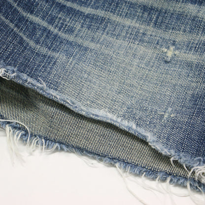 スタッズ付き デニム ショートパンツ / ローライズ カットオフ