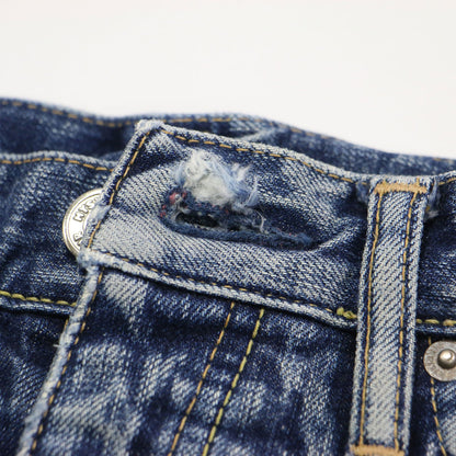 スタッズ付き デニム ショートパンツ / ローライズ カットオフ