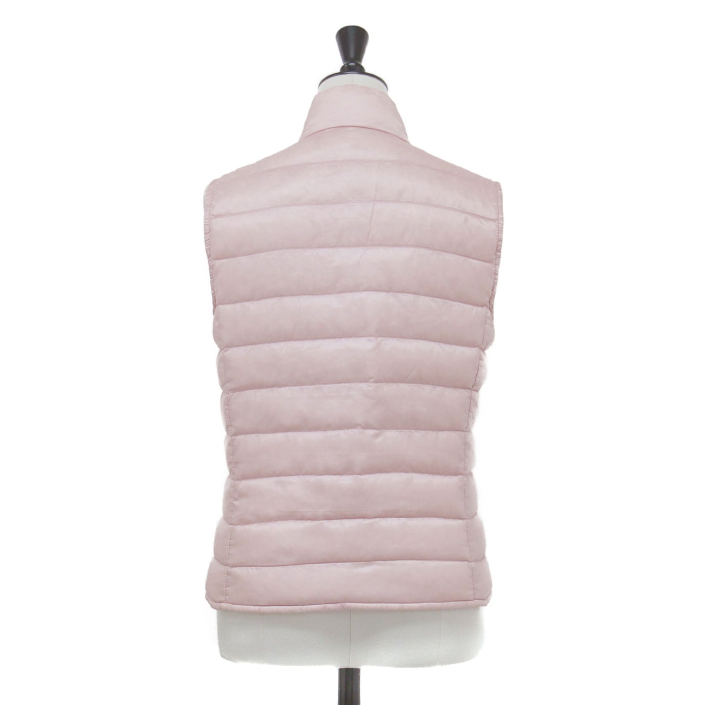 ダウンベスト LIANE GILET / ショート丈 スタンドカラー ワッペン ロゴ
