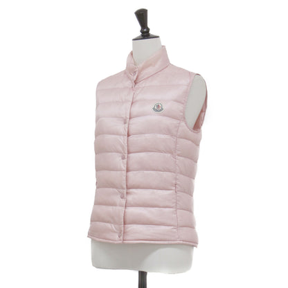 ダウンベスト LIANE GILET / ショート丈 スタンドカラー ワッペン ロゴ