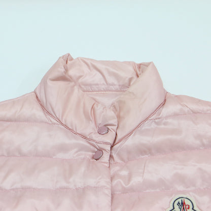 ダウンベスト LIANE GILET / ショート丈 スタンドカラー ワッペン ロゴ