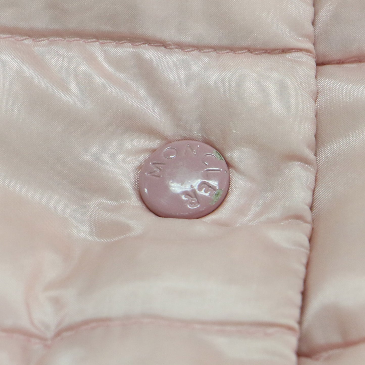 ダウンベスト LIANE GILET / ショート丈 スタンドカラー ワッペン ロゴ