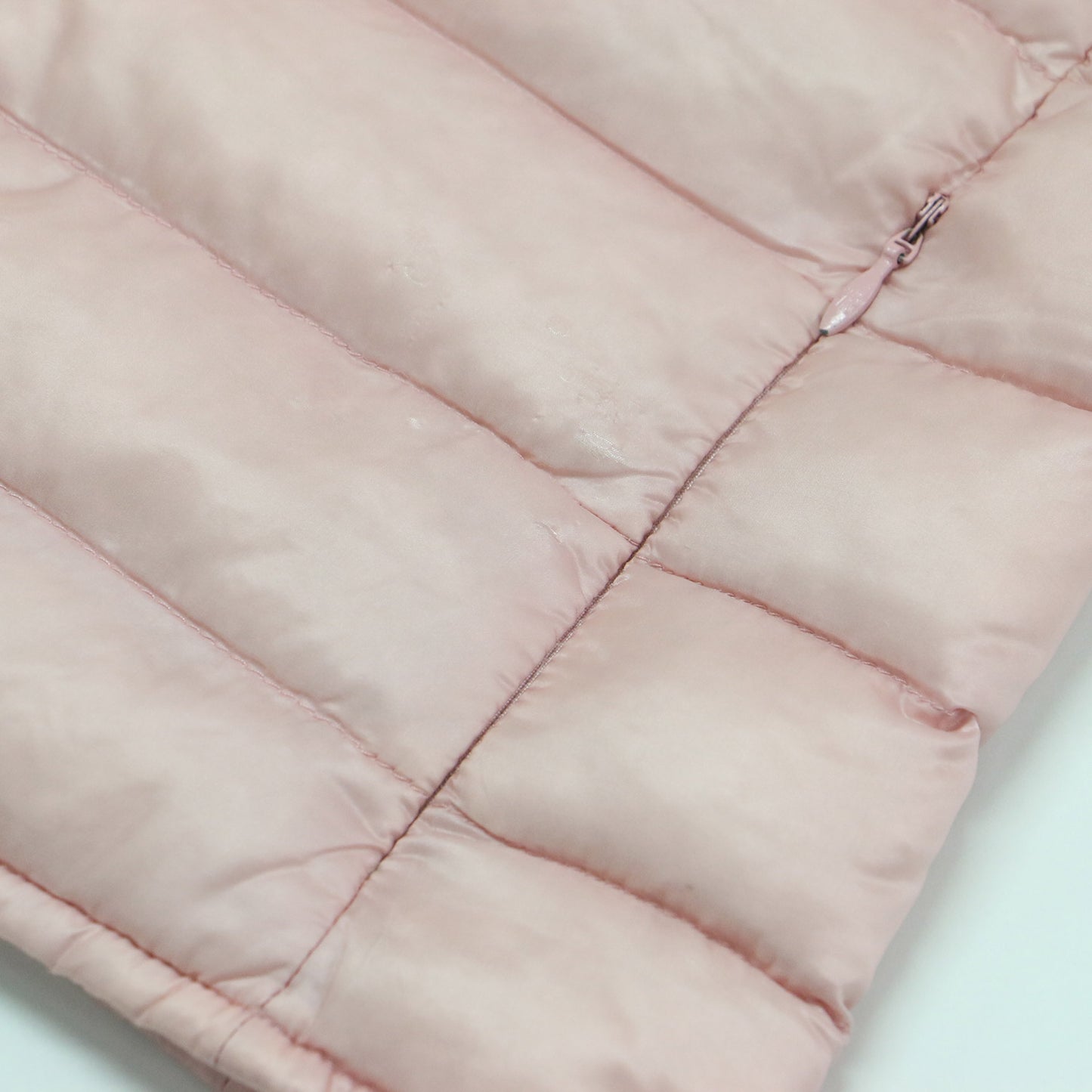 ダウンベスト LIANE GILET / ショート丈 スタンドカラー ワッペン ロゴ