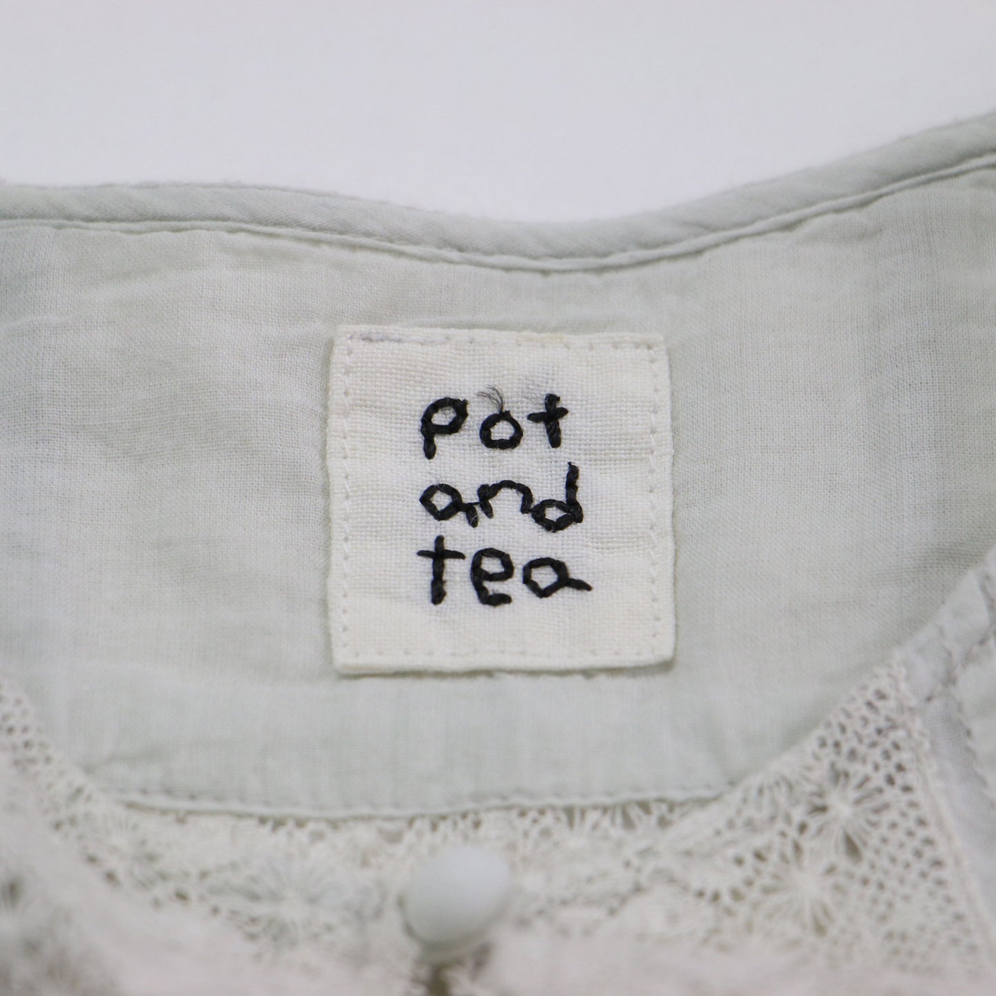 23春夏 インドアンティークレースワンピース / ドレス ラウンドネック ドロップショルダー 長袖 ピンタック くるみボタン コットン