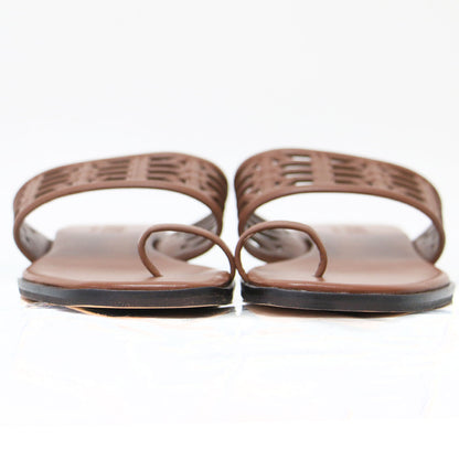 24春夏 アメリア サンダル / Amelia Sandal トングサンダル ローヒール スムース調 アナグラムモチーフ