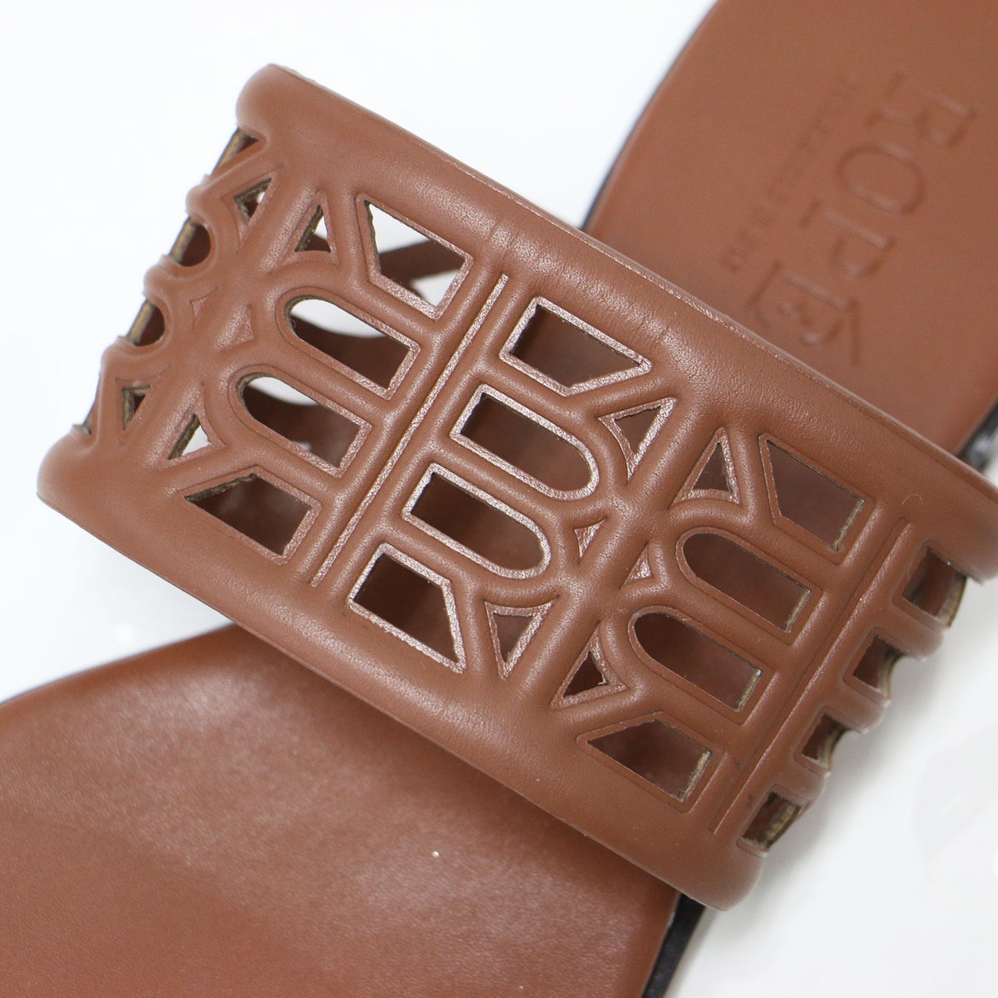 24春夏 アメリア サンダル / Amelia Sandal トングサンダル ローヒール スムース調 アナグラムモチーフ