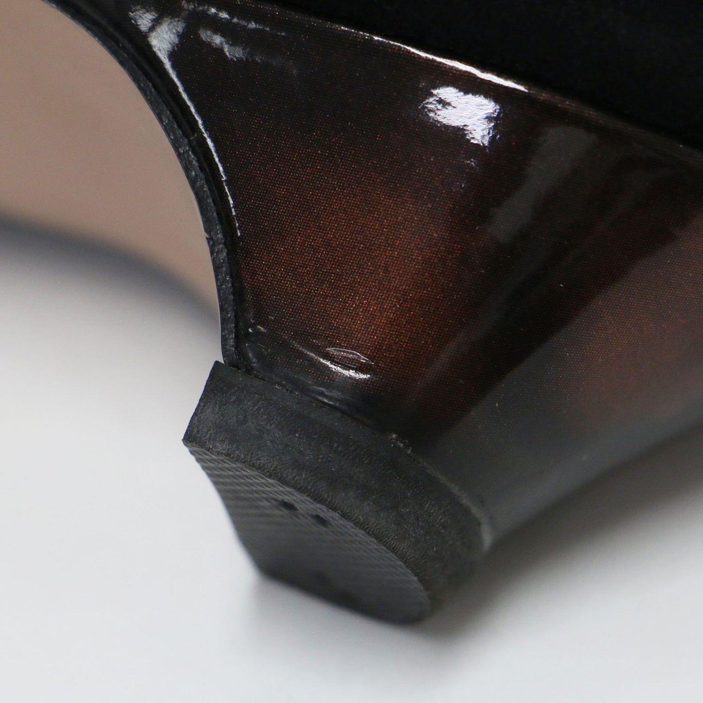 スエード ポインテッドトゥ パンプス / Vカット ローヒール エナメル コンビ レザー