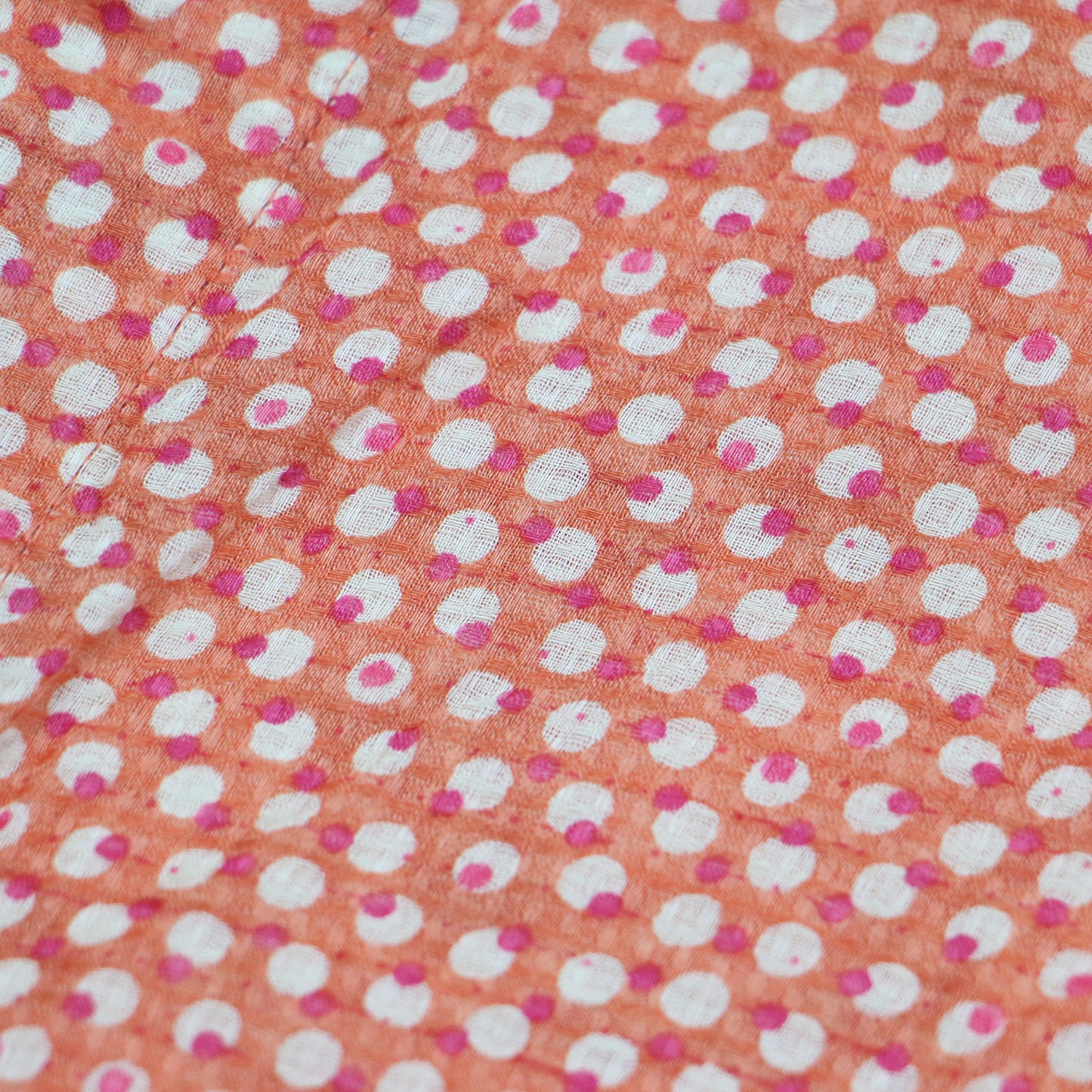 24春夏 コットン ラミープリント フリルネック ブラウス / シャツ ノースリーブ ハイネック 比翼ボタン リネン