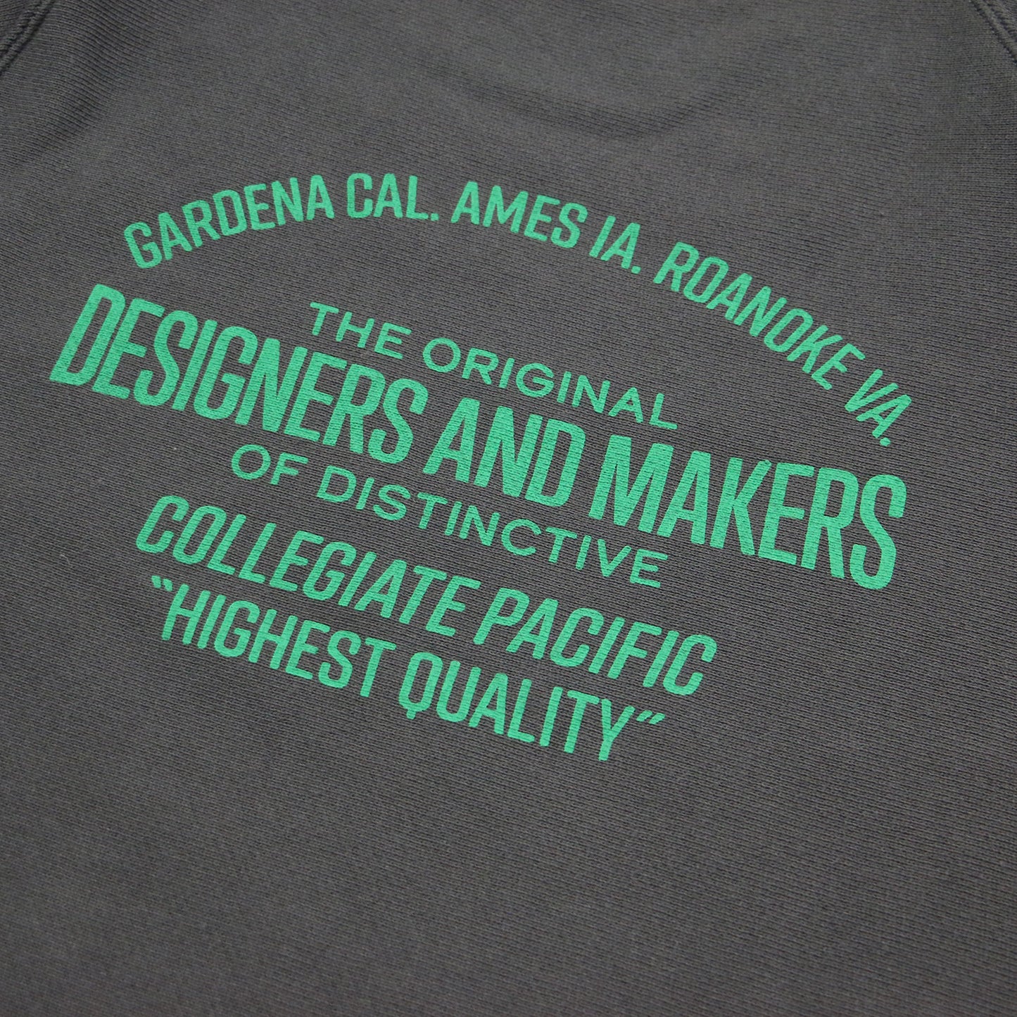 × SLOBE IENA 別注 25春夏 ショートスウェット/ プルオーバー 長袖 ショート丈 クルーネック コンパクト プリント