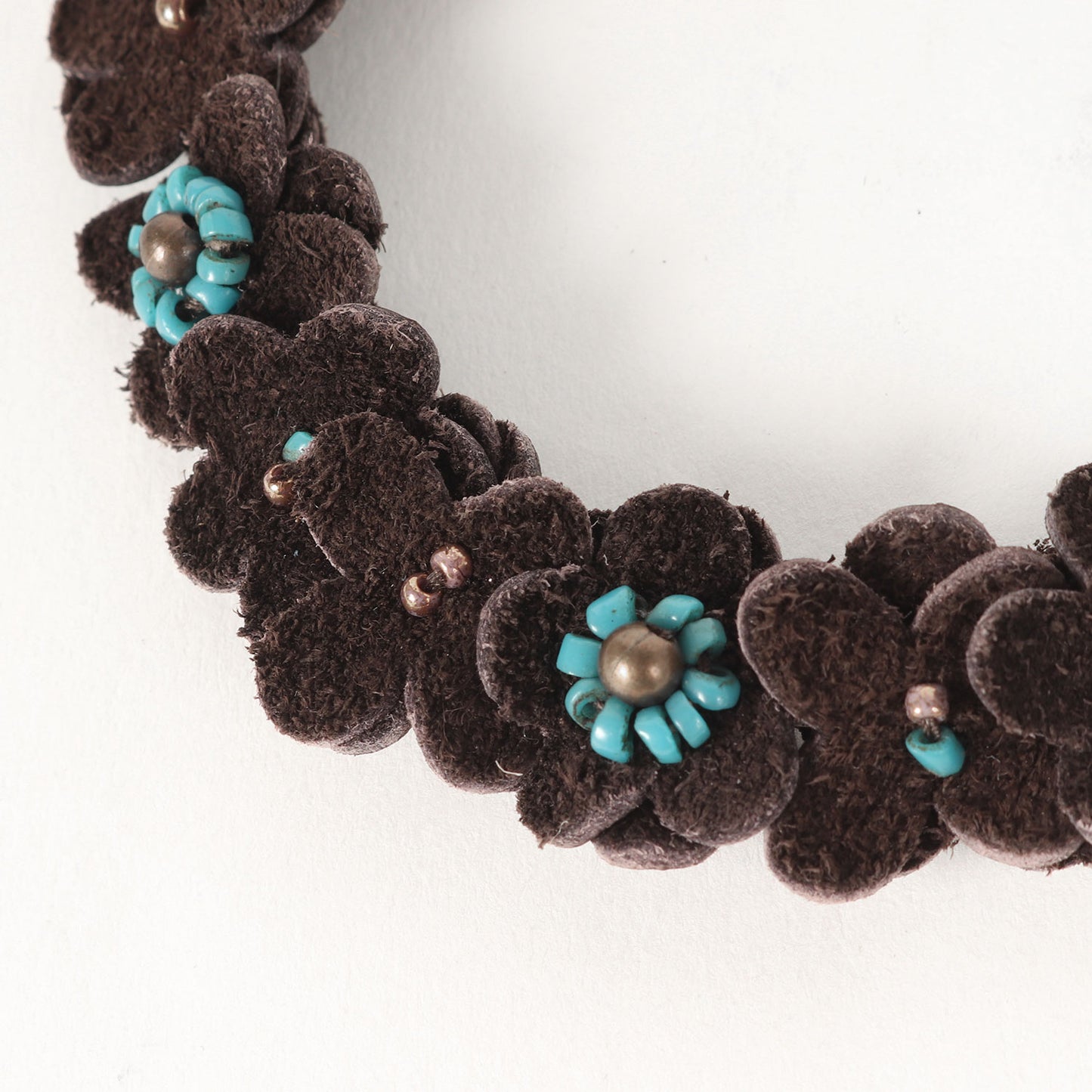 レザーの小花ネックレス / チョーカー リボン チャーム ビーズ