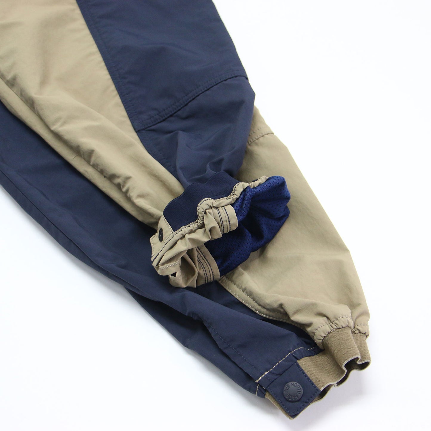 バイカラー フード付き マウンテンパーカー / ナイロンジャケット 長袖 ラグラン ドローコード ロゴ 刺繍