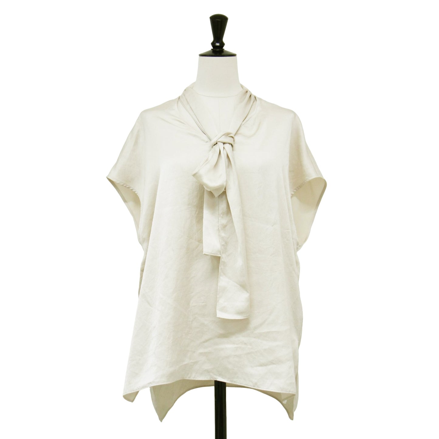 25春夏 ミューズサテン ボウタイ ブラウス / シャツ Vネック フレンチスリーブ スリット サテン