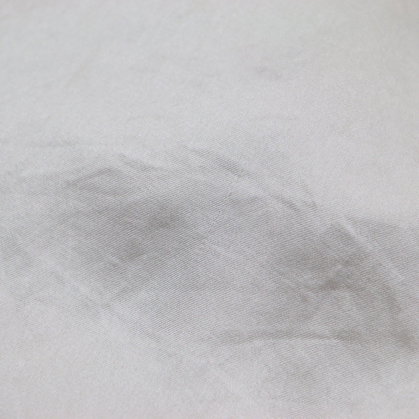 25春夏 ミューズサテン ボウタイ ブラウス / シャツ Vネック フレンチスリーブ スリット サテン