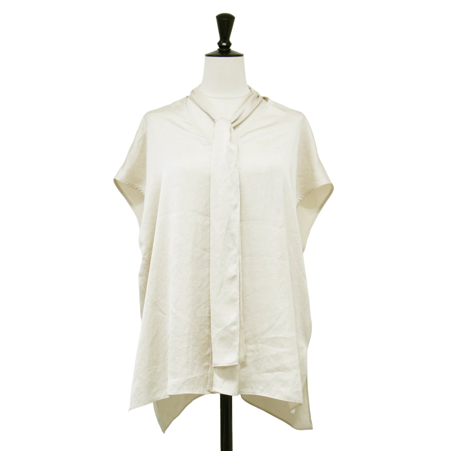 25春夏 ミューズサテン ボウタイ ブラウス / シャツ Vネック フレンチスリーブ スリット サテン