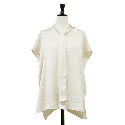 25春夏 ミューズサテン ボウタイ ブラウス / シャツ Vネック フレンチスリーブ スリット サテン