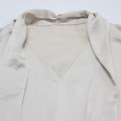 25春夏 ミューズサテン ボウタイ ブラウス / シャツ Vネック フレンチスリーブ スリット サテン