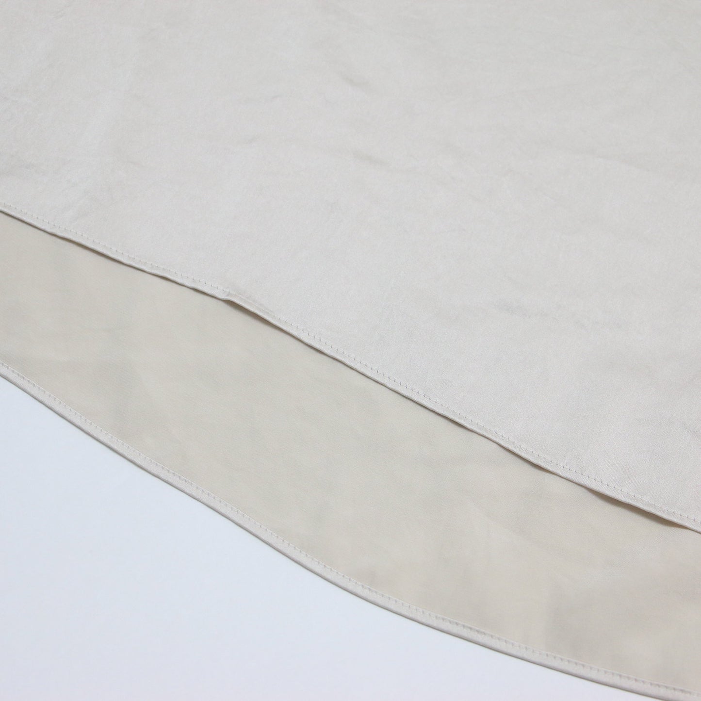 25春夏 ミューズサテン ボウタイ ブラウス / シャツ Vネック フレンチスリーブ スリット サテン