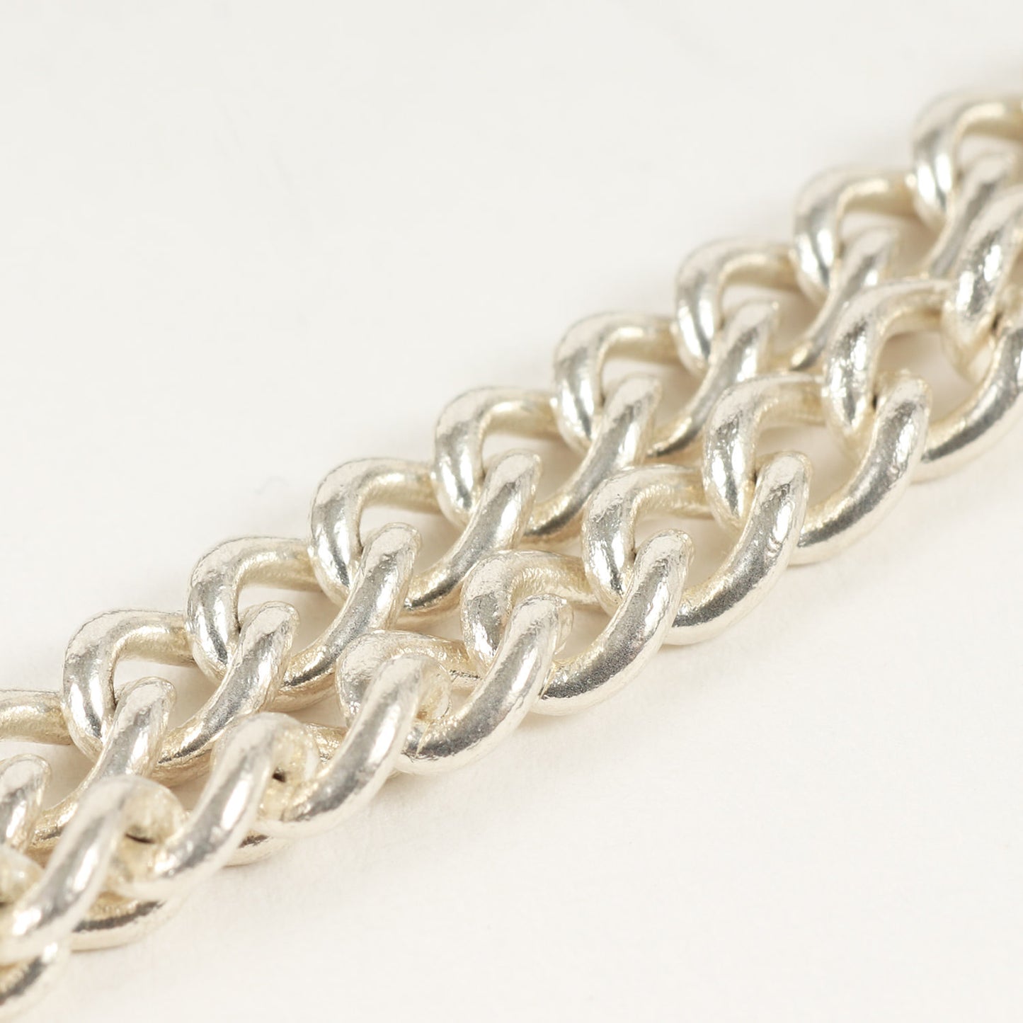 SYTE ストーン チェーン ネックレス / ブランドロゴ チャーム