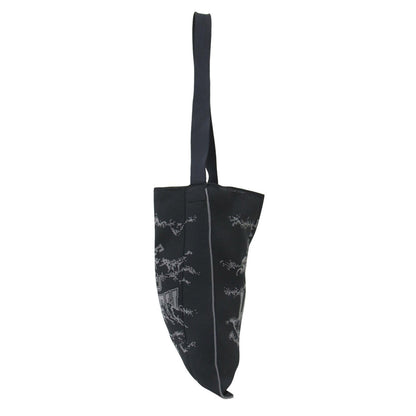 25春夏 ロゴ コラージュ ニットバッグ / LOGO COLLAGE FOLDABLE KNIT BAG ショルダーバッグ ワンハンドル 折り畳み ハイゲージ カレッジ デスメタルバンド