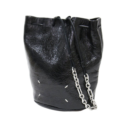 チェーン タビ バケットバッグ / ショルダーバッグ 巾着 肩掛け クロスボディ 刺繍 レザー