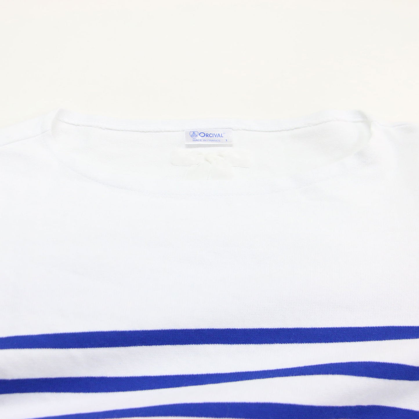 23秋冬 × BEAMS COUTURE ボリュームスリーブBLUE / プルオーバー ボートネック 長袖 ボーダー 刺繍 ドローコード コットン