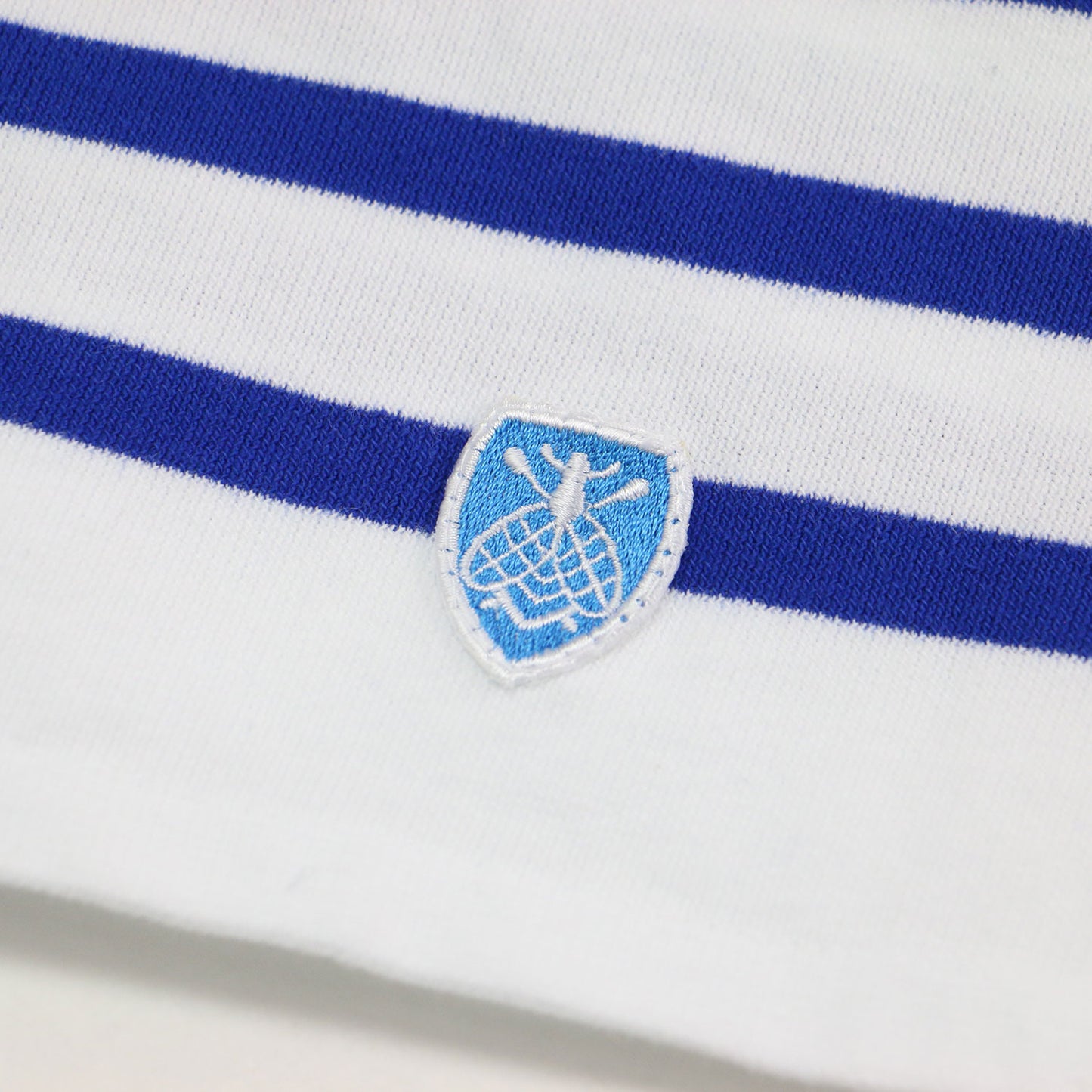 23秋冬 × BEAMS COUTURE ボリュームスリーブBLUE / プルオーバー ボートネック 長袖 ボーダー 刺繍 ドローコード コットン