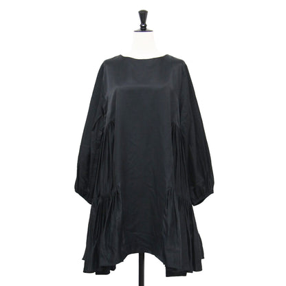 23秋冬 バイワード ギャザースリーブ サテン ティアード ドレス / BYWARD DRESS ワンピース 長袖 膝丈 フレア 日本限定