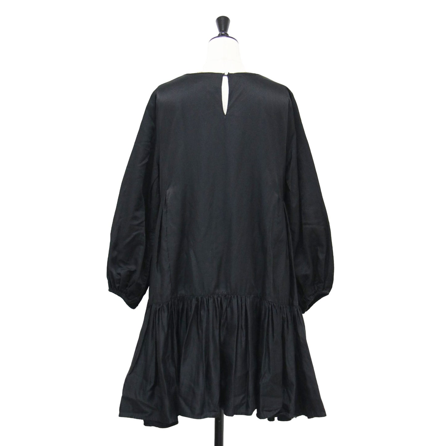 23秋冬 バイワード ギャザースリーブ サテン ティアード ドレス / BYWARD DRESS ワンピース 長袖 膝丈 フレア 日本限定