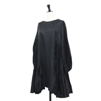 23秋冬 バイワード ギャザースリーブ サテン ティアード ドレス / BYWARD DRESS ワンピース 長袖 膝丈 フレア 日本限定