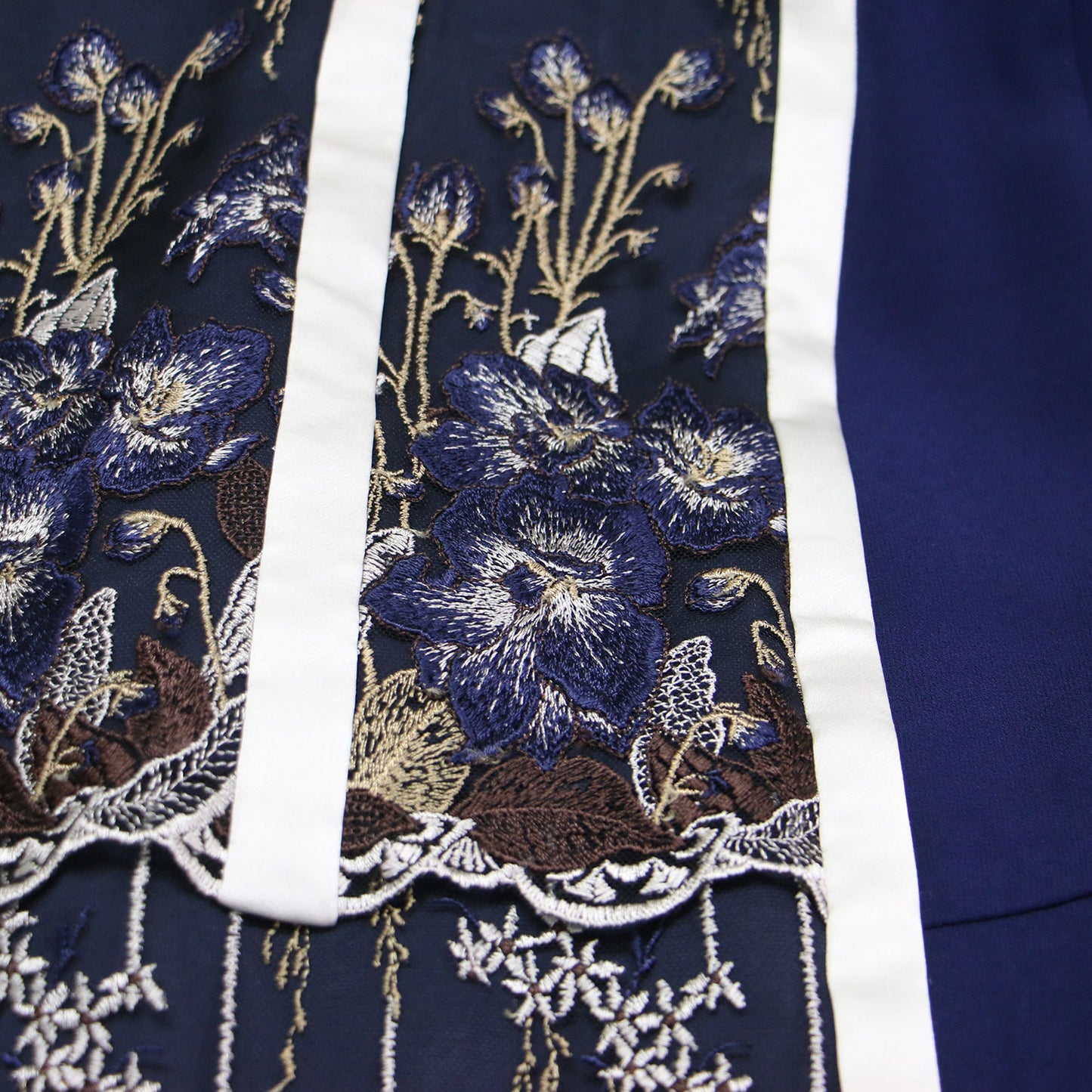 24秋冬 花柄 刺繍 レース ドレス / Framed flower lace dress ワンピース 長袖 ロング丈 ボトルネック ラグランスリーブ