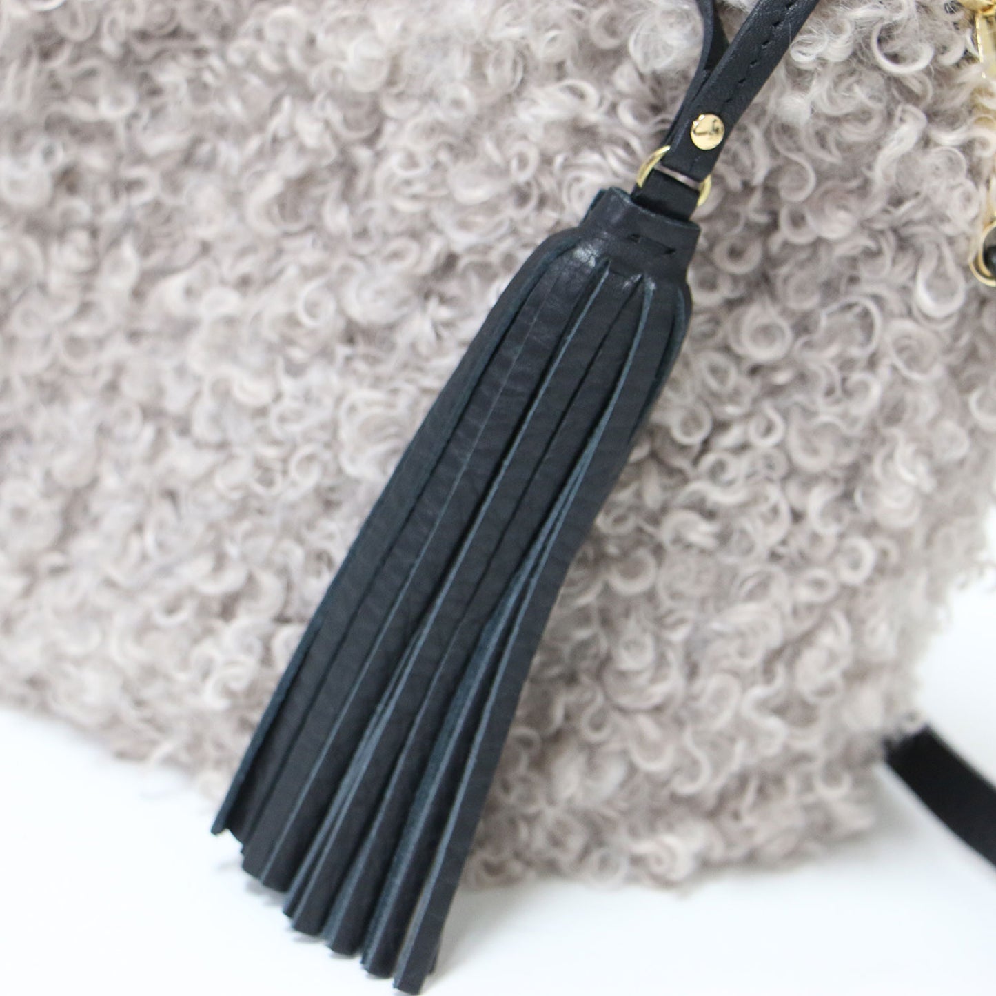 23秋冬 ELMO エコファー 2WAY ハンドバッグ / ELMO ショルダーバッグ タッセル チャーム ゴールド金具