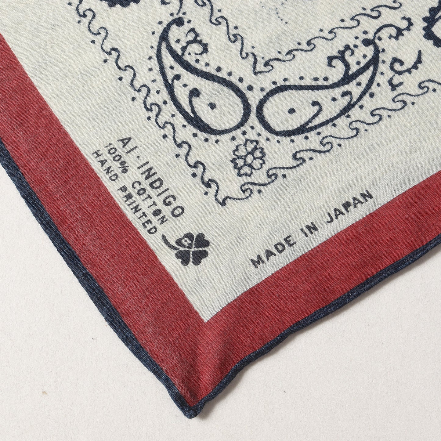 クジラ柄 コットン バンダナ / スカーフ 総柄 ブランドロゴ 刺繍 正方形