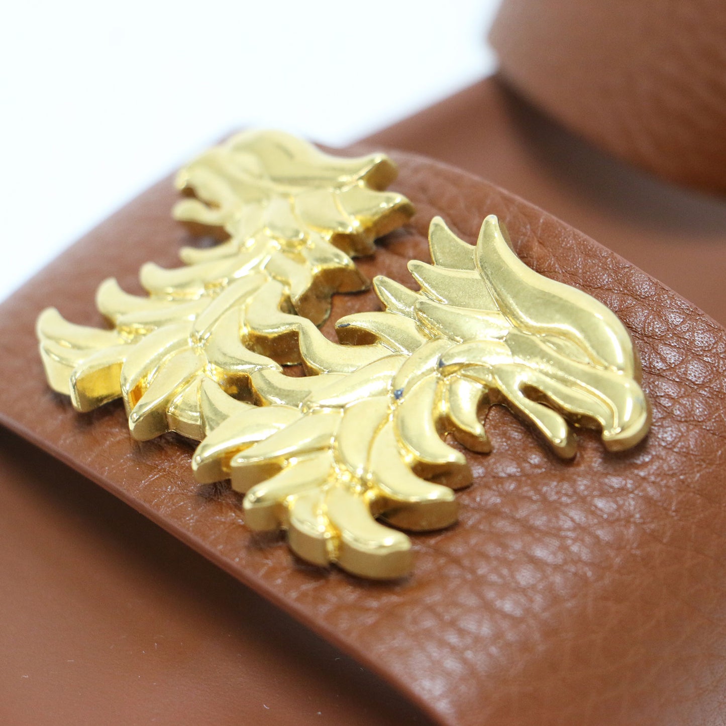 レザー アンクルストラップ チャーム フラットサンダル