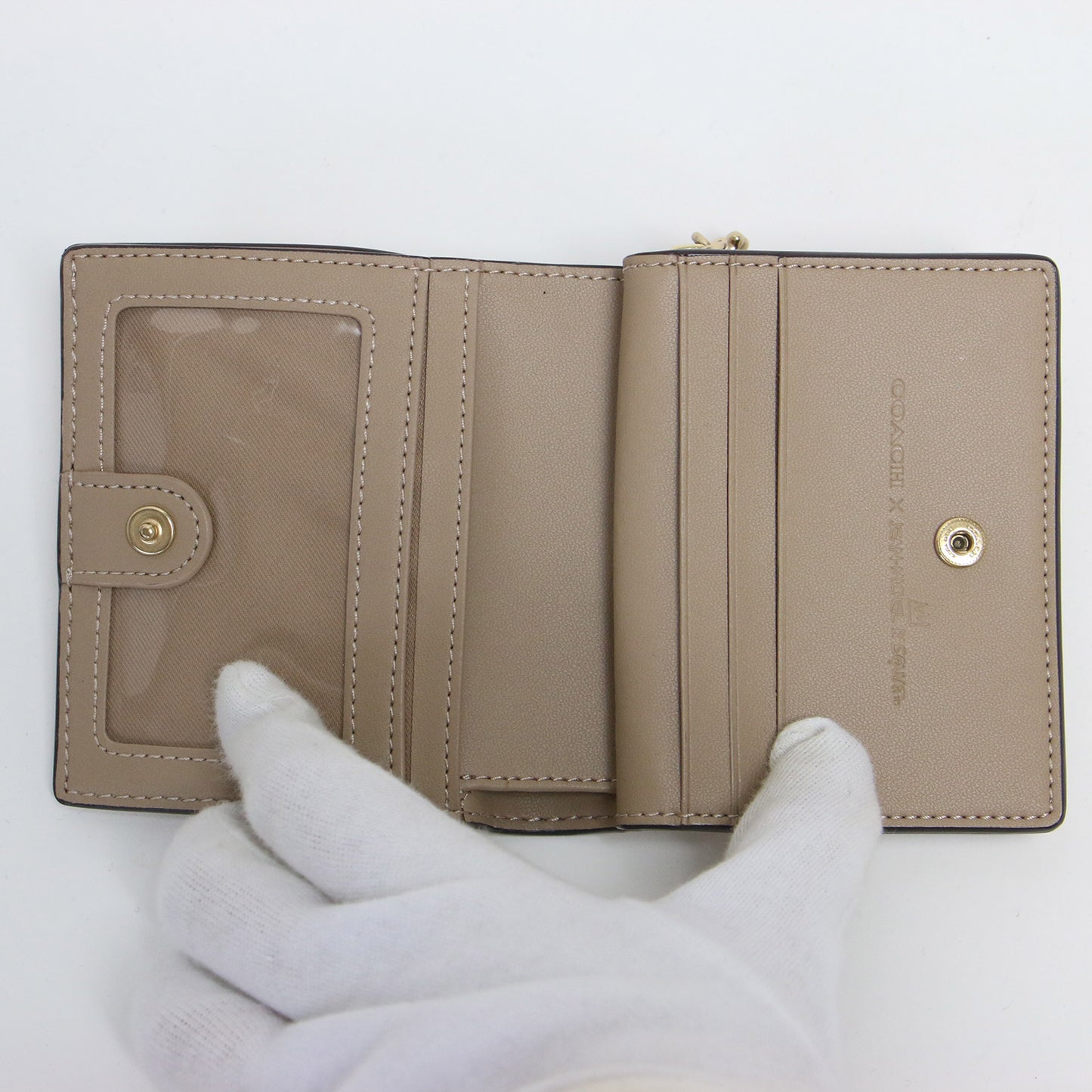 × JEAN-MICHEL BASQUIAT Wallet / ジャン＝ミシェル バスキア スナップ ウォレット 二つ折り 財布 コンパクト チャーム