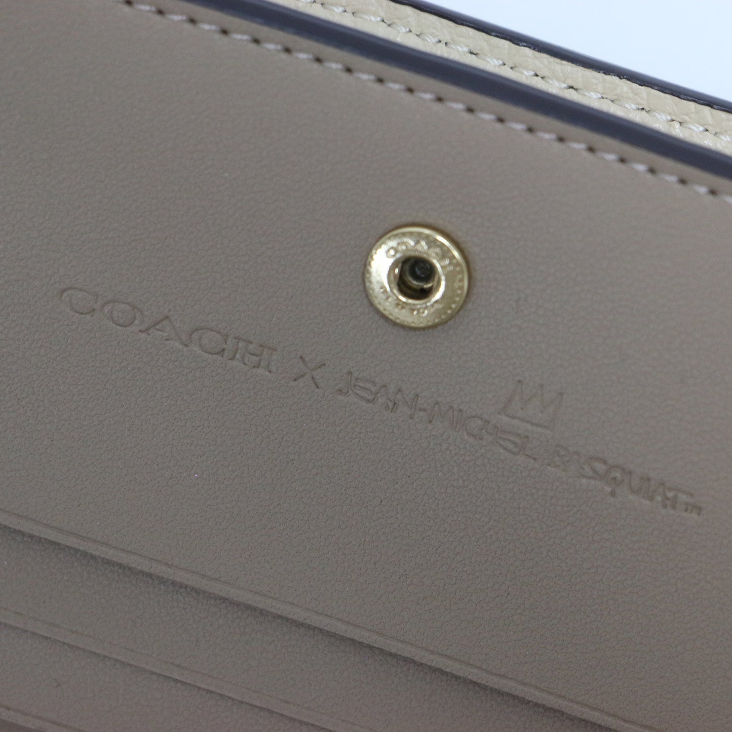 × JEAN-MICHEL BASQUIAT Wallet / ジャン＝ミシェル バスキア スナップ ウォレット 二つ折り 財布 コンパクト チャーム