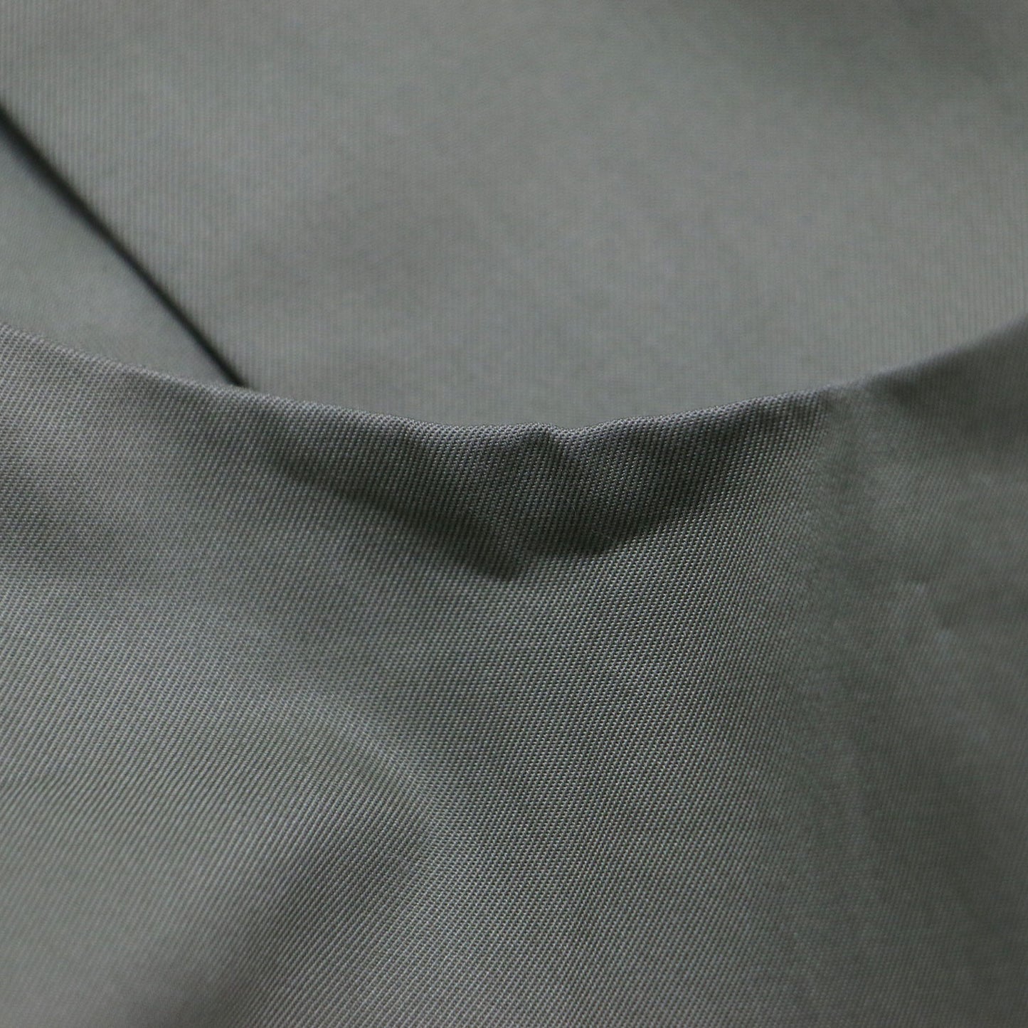 24春夏 コットンギャバジン フレアベルテッドジレ / ベスト Vネック カラーレス ホック ベルト付き スリット