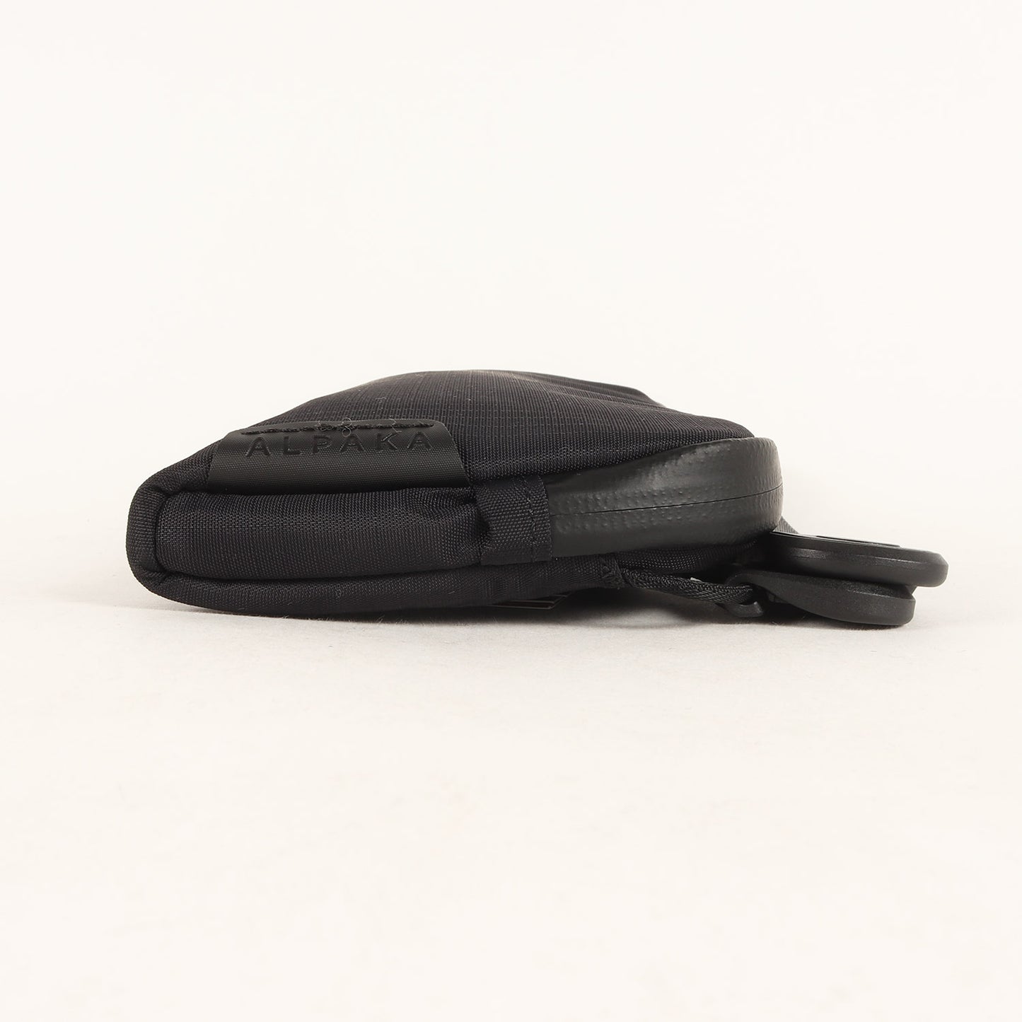 L字ファスナー フライト ポーチ / FLIGHT POUCH ショルダーバッグ マグネットポケット サイレントジッパー 防水加工