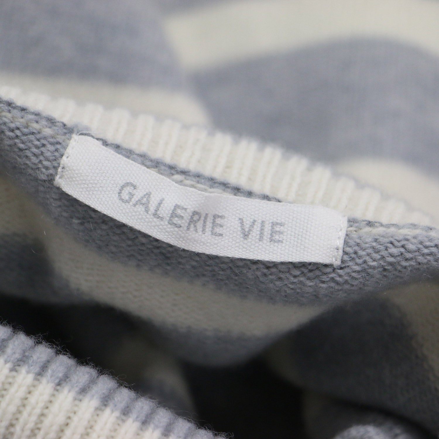 23春夏 ファインウールライト タートルネック ニット / プルオーバー